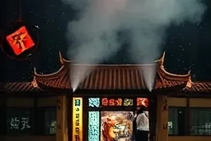 局中人手记剧照：审讯室桌面上的两份不同口供